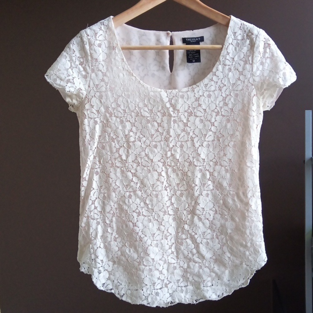 🪇2/$15 Ptp16" Talula Aritzia Cream Lace Cap Sleeve Blouse